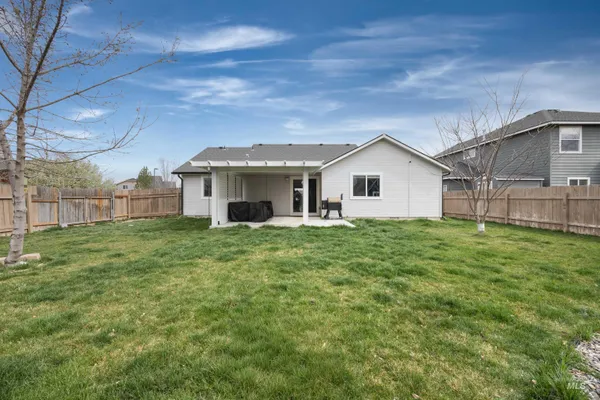 $425,000 | 343 East Joshua Tree Drive, Meridian, ID 83646