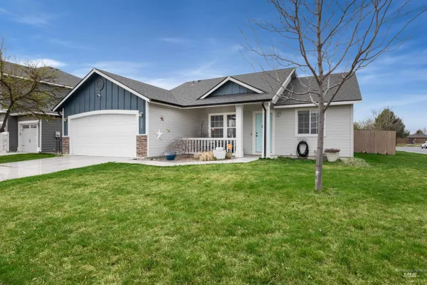 $425,000 | 343 East Joshua Tree Drive, Meridian, ID 83646
