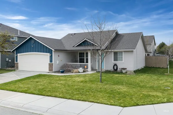 $425,000 | 343 East Joshua Tree Drive, Meridian, ID 83646