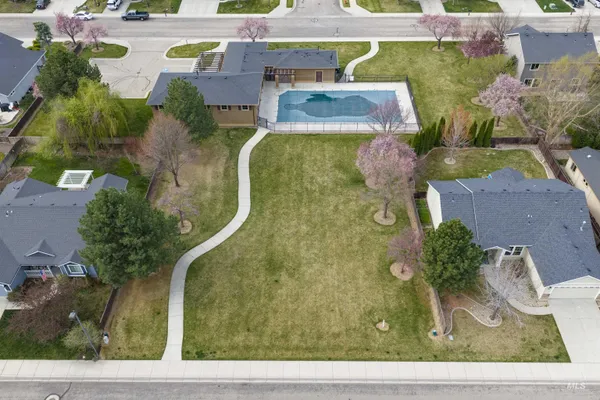 $425,000 | 343 East Joshua Tree Drive, Meridian, ID 83646