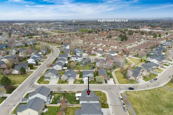 $425,000 | 343 East Joshua Tree Drive, Meridian, ID 83646