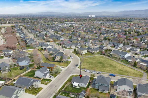 $425,000 | 343 East Joshua Tree Drive, Meridian, ID 83646