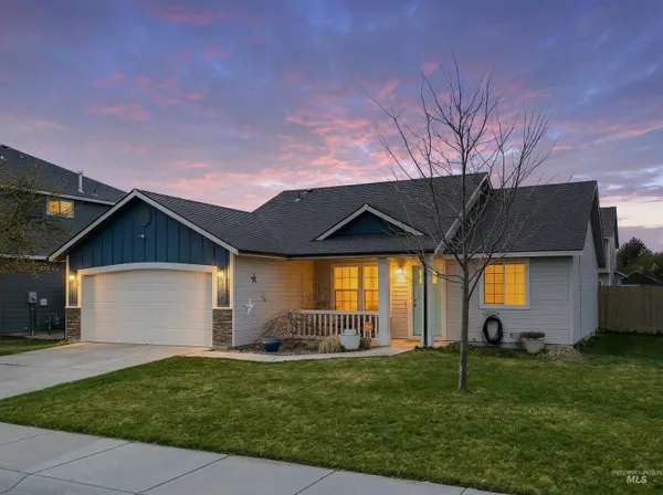 $425,000 | 343 East Joshua Tree Drive, Meridian, ID 83646