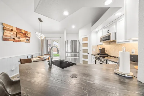 $425,000 | 343 East Joshua Tree Drive, Meridian, ID 83646