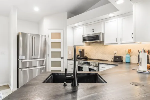 $425,000 | 343 East Joshua Tree Drive, Meridian, ID 83646