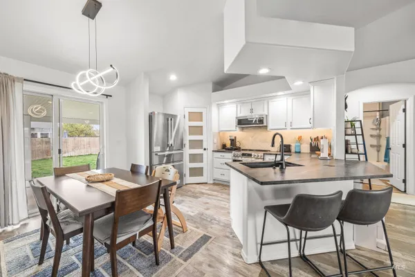 $425,000 | 343 East Joshua Tree Drive, Meridian, ID 83646