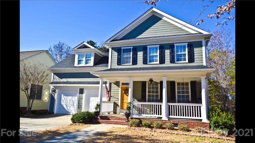 882 Stratford Run Drive Fort Mill, SC 29708 - Photo 1 of 4 a front view of a house with a garden