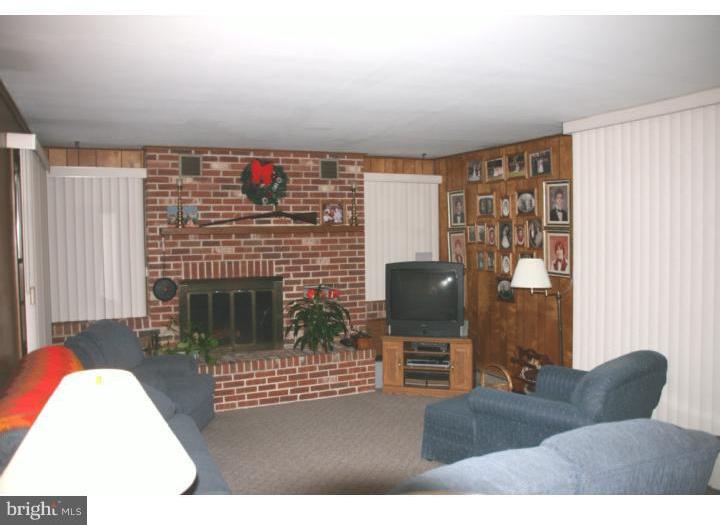 346 Wyndmoor Road Springfield, PA 19064 - Photo 14 of 25 Family Room