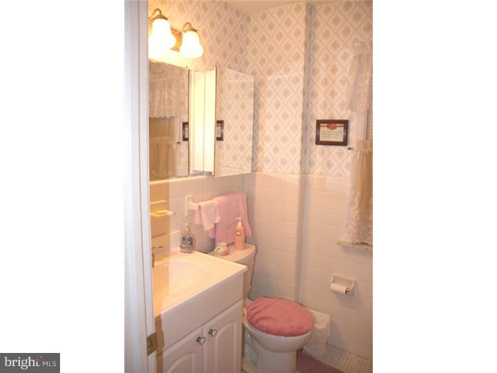 346 Wyndmoor Road Springfield, PA 19064 - Photo 23 of 25 Bathroom