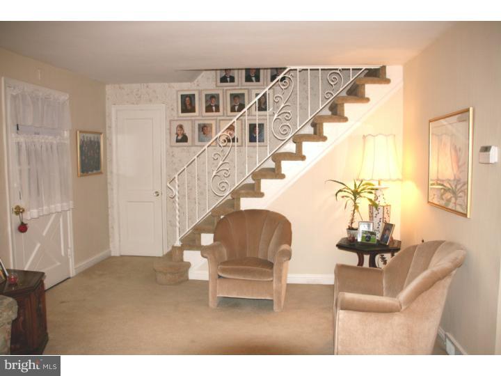 346 Wyndmoor Road Springfield, PA 19064 - Photo 7 of 25 Living Room