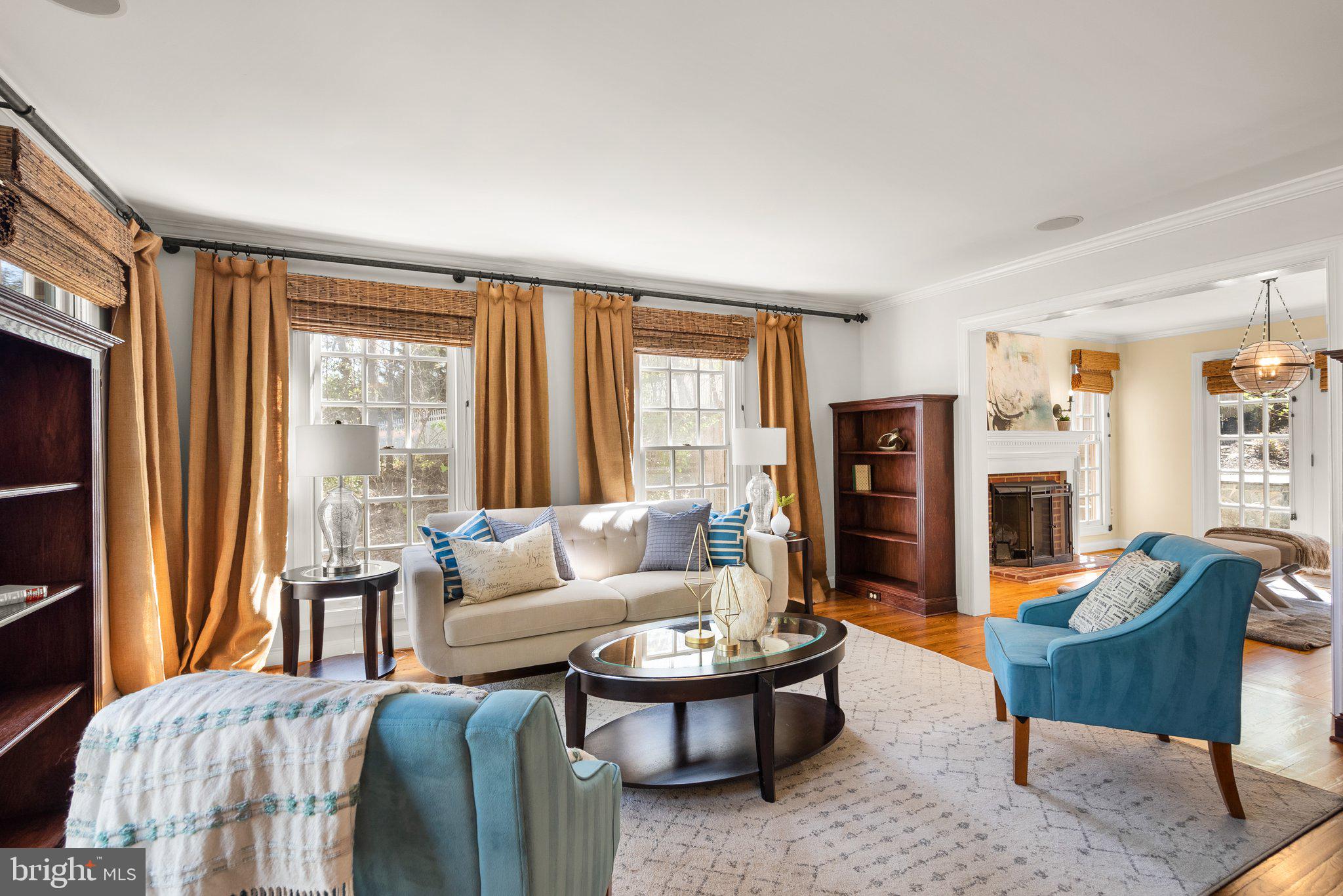 3106 Russell Road Alexandria, VA 22305 - Photo 5 of 62 a living room with furniture and a flat screen tv