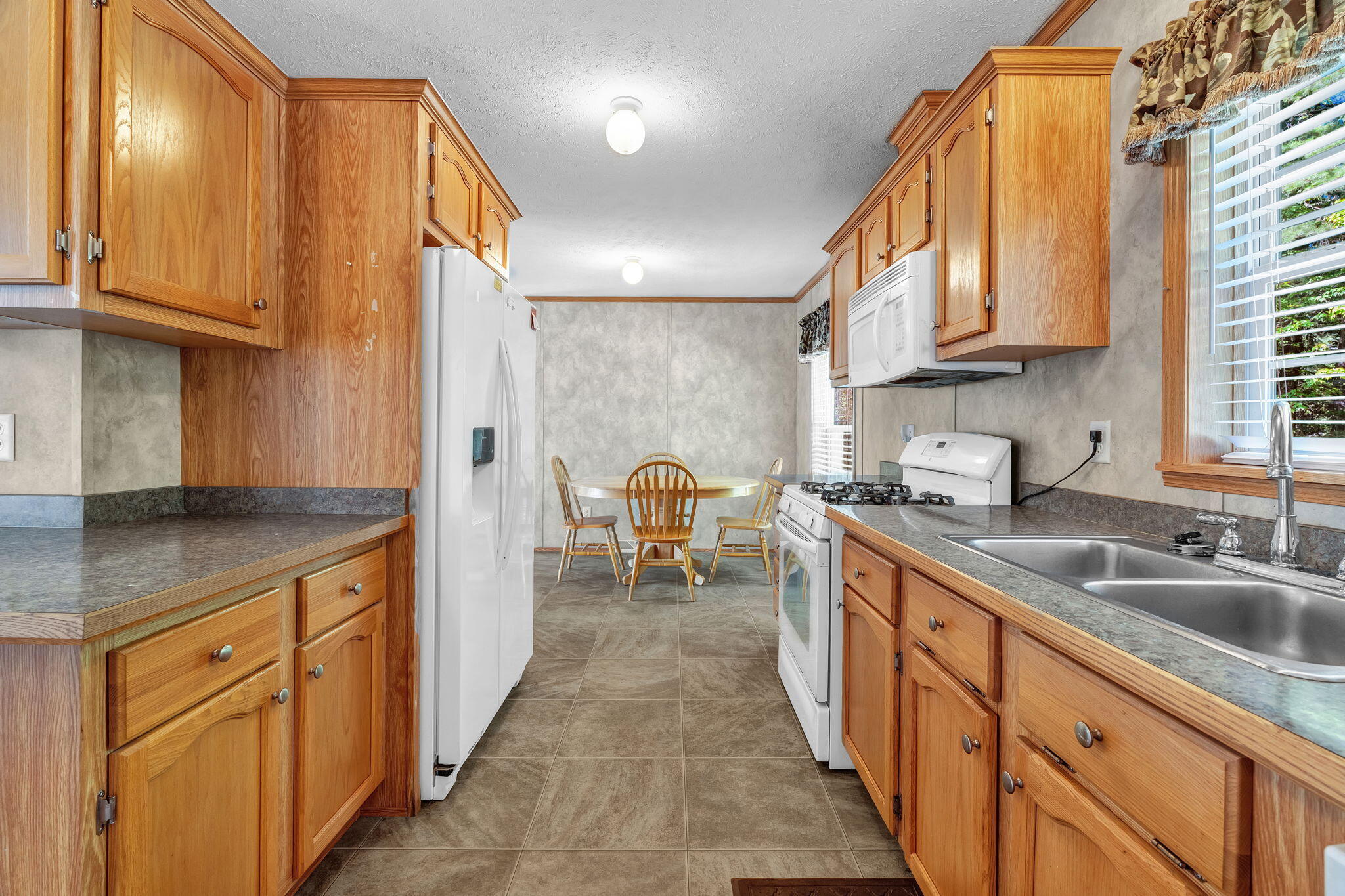 2392 Hudson Road Hudson, ME 04449 - Photo 5 of 77