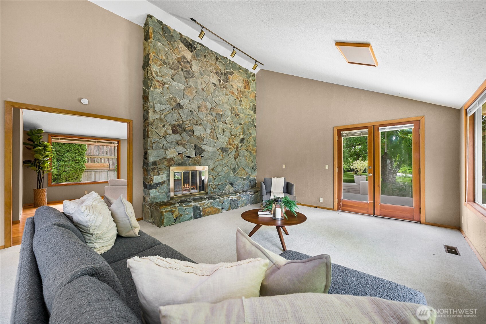 208 Hawthorn Road Bellingham, WA 98225 - Photo 10 of 40