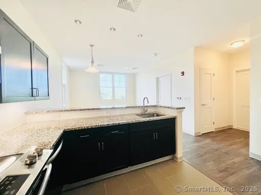 $2,325 | 215 Stillwater Avenue, Unit 507, Stamford, CT 06902