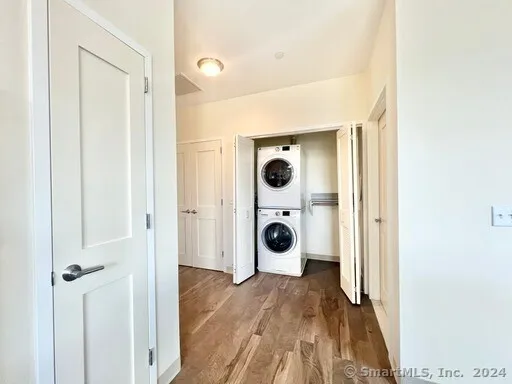 $2,325 | 215 Stillwater Avenue, Unit 507, Stamford, CT 06902