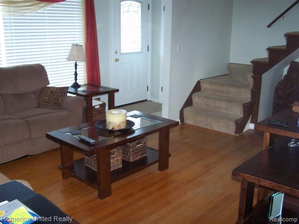 8975 Henry Ruff Road Livonia, MI 48150 - Photo 3 of 18 100_2163.JPG
