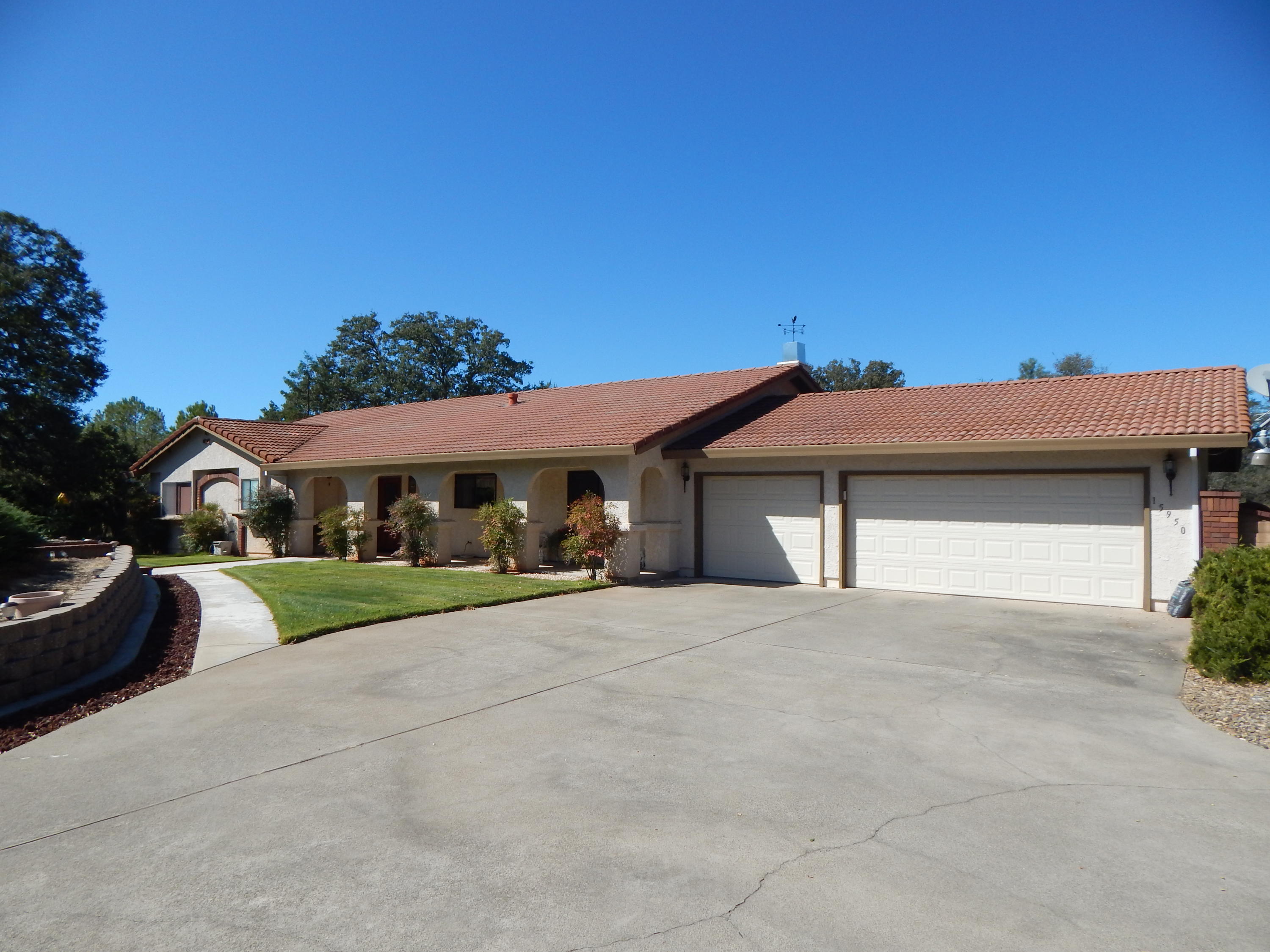 15950 Montgomery Ranch Road Redding, CA 96001 - Photo 1 of 77 front