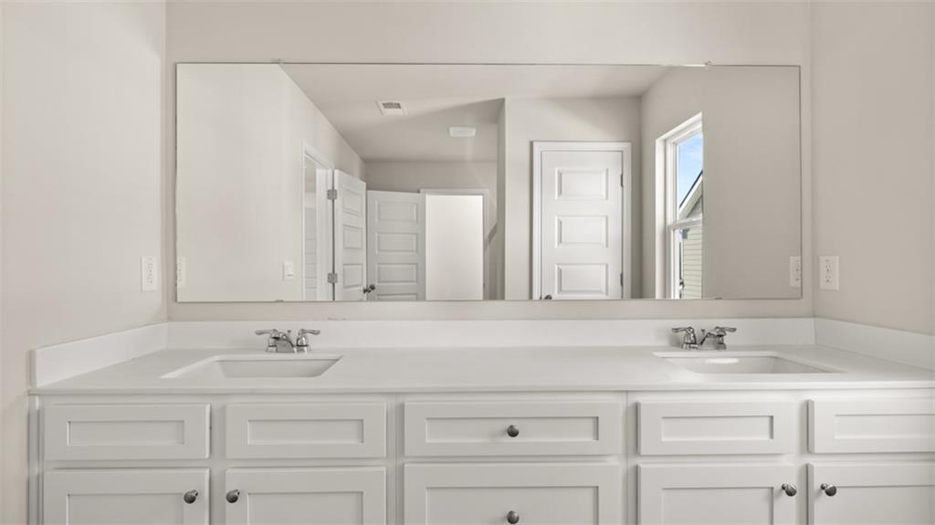 918 Stow Lane Sanger, CA 93657 - Photo 31 of 45 a bathroom with a sink and a mirror