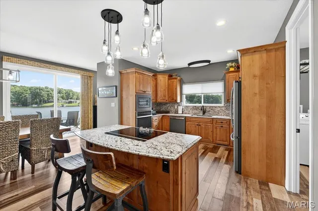 $889,900 | 6020 North Lakeshore Drive, Hillsboro, MO 63050