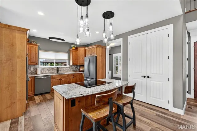 $889,900 | 6020 North Lakeshore Drive, Hillsboro, MO 63050