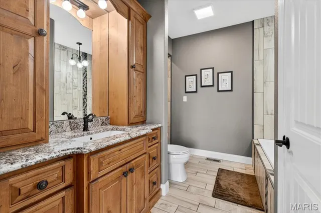 $889,900 | 6020 North Lakeshore Drive, Hillsboro, MO 63050