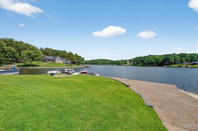 $889,900 | 6020 North Lakeshore Drive, Hillsboro, MO 63050