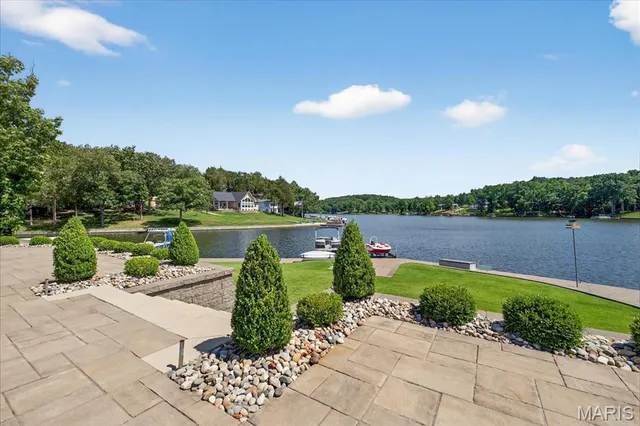 $889,900 | 6020 North Lakeshore Drive, Hillsboro, MO 63050