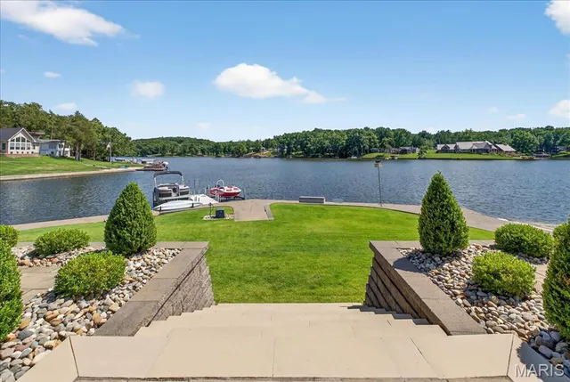 $889,900 | 6020 North Lakeshore Drive, Hillsboro, MO 63050