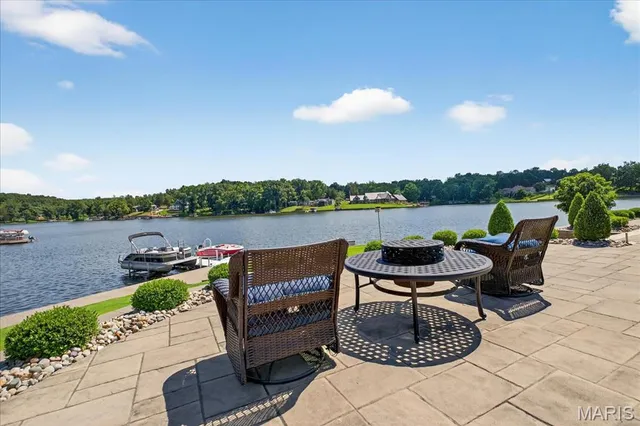 $889,900 | 6020 North Lakeshore Drive, Hillsboro, MO 63050