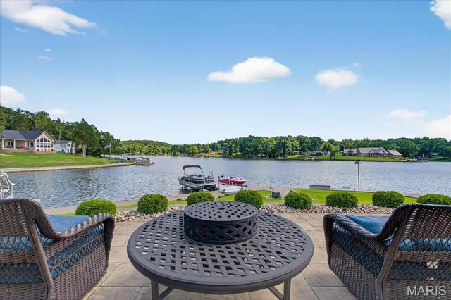 $889,900 | 6020 North Lakeshore Drive, Hillsboro, MO 63050