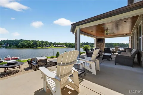 $889,900 | 6020 North Lakeshore Drive, Hillsboro, MO 63050