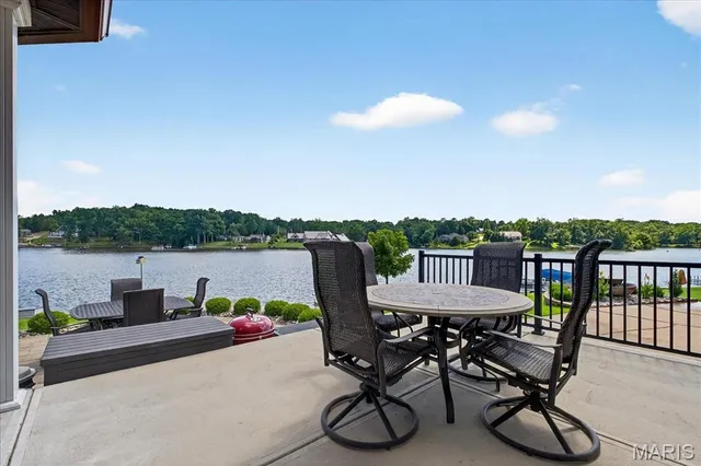 $889,900 | 6020 North Lakeshore Drive, Hillsboro, MO 63050