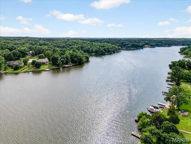 $889,900 | 6020 North Lakeshore Drive, Hillsboro, MO 63050