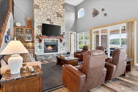 $889,900 | 6020 North Lakeshore Drive, Hillsboro, MO 63050