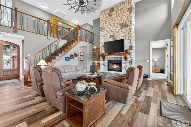 $889,900 | 6020 North Lakeshore Drive, Hillsboro, MO 63050