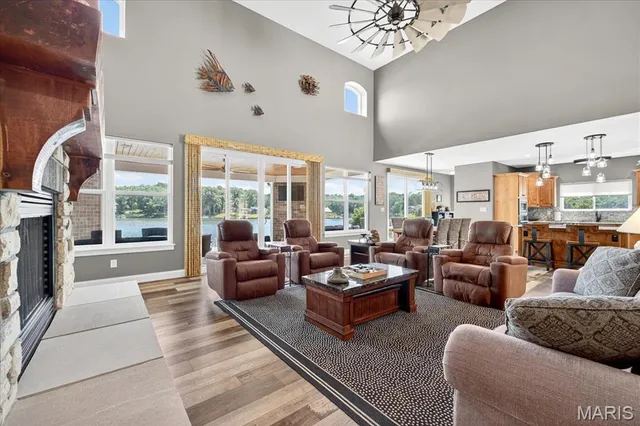 $889,900 | 6020 North Lakeshore Drive, Hillsboro, MO 63050