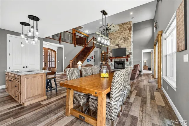 $889,900 | 6020 North Lakeshore Drive, Hillsboro, MO 63050