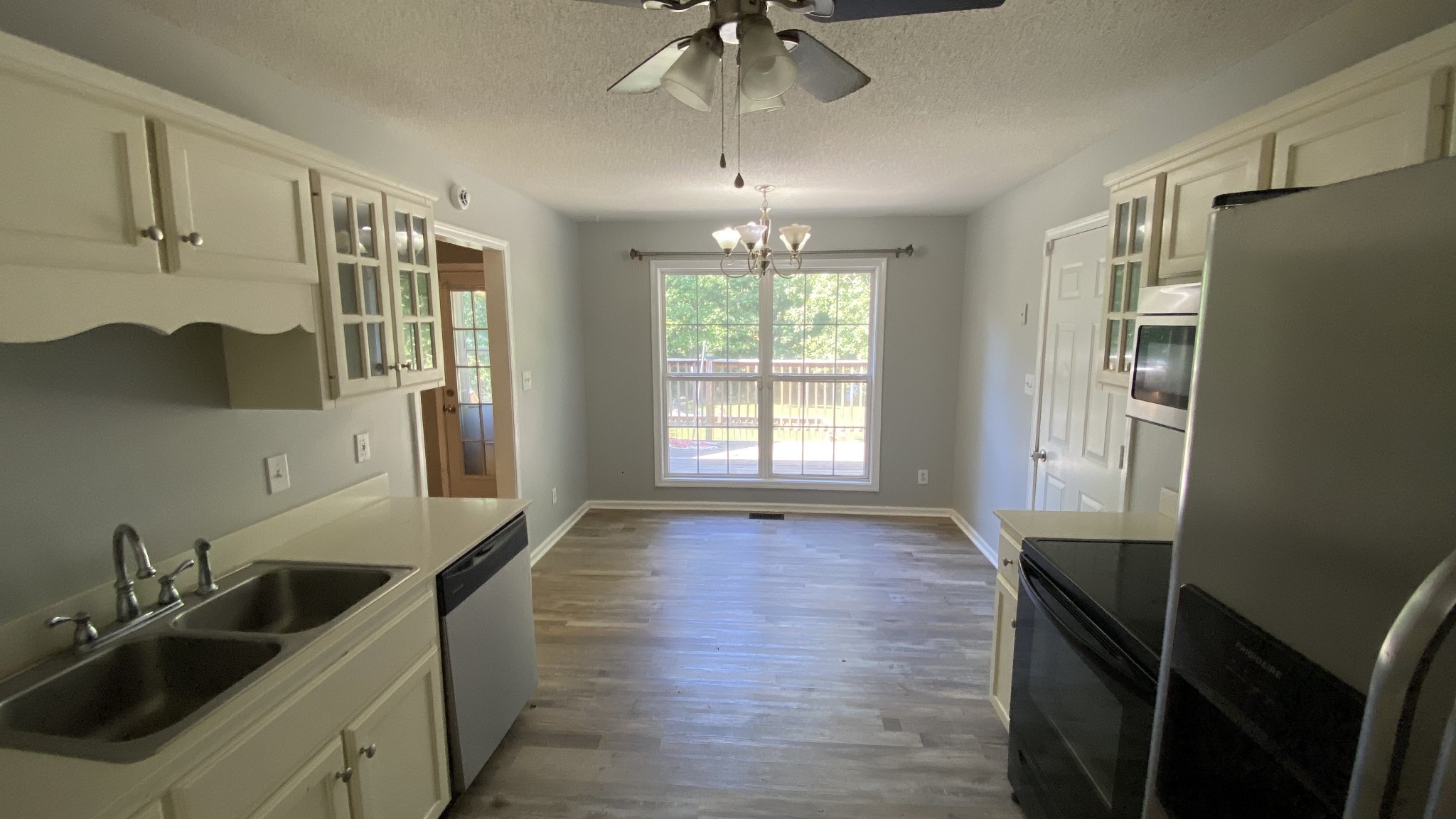 3475 Eastridge Road Woodlawn, TN 37191 - Photo 6 of 20 a kitchen with stainless steel appliances a sink stove and refrigerator