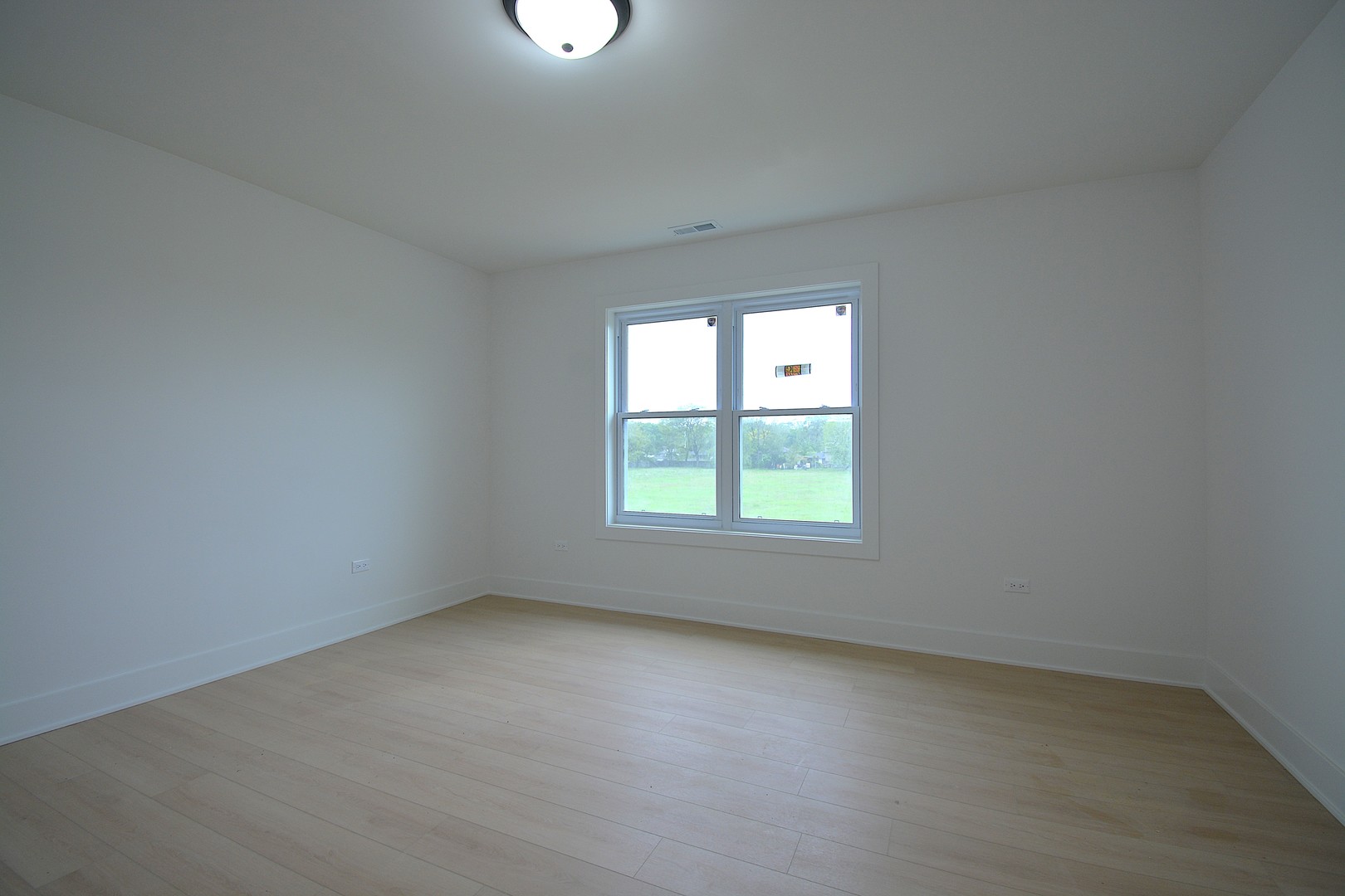 7431 Covington Place Justice, IL 60458 - Photo 12 of 23 an empty room with a window