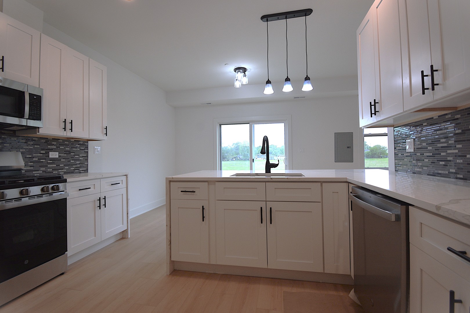 7431 Covington Place Justice, IL 60458 - Photo 8 of 23 a kitchen with cabinets appliances and a sink