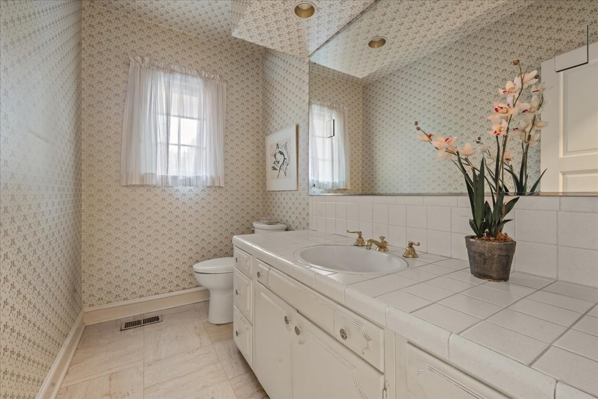 64 Locust Road Winnetka, IL 60093 - Photo 21 of 50 Gallery Image 21