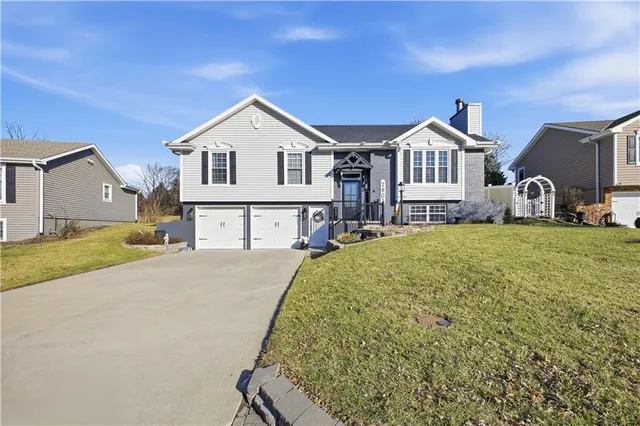 $390,000 | 2805 Quail Drive, St. Joseph, MO 64506