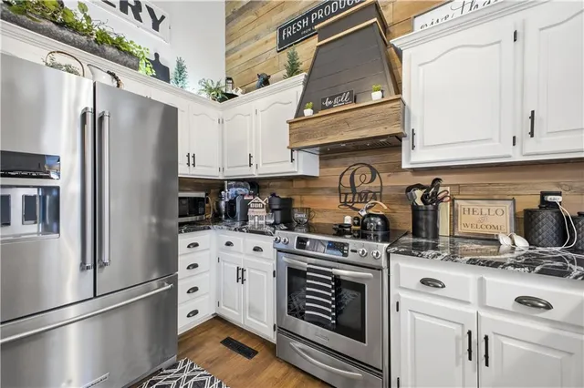 $390,000 | 2805 Quail Drive, St. Joseph, MO 64506