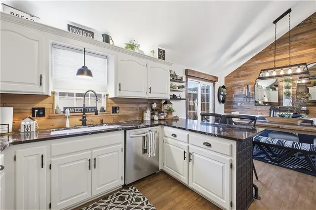 $390,000 | 2805 Quail Drive, St. Joseph, MO 64506