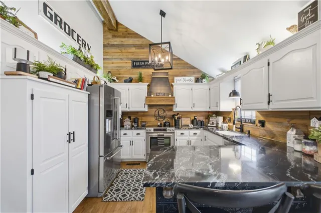 $390,000 | 2805 Quail Drive, St. Joseph, MO 64506