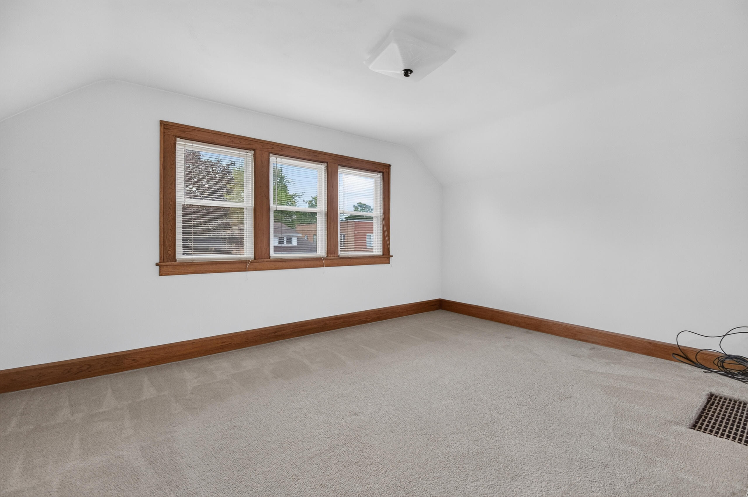 2419 Geneva Street Racine, WI 53402 - Photo 33 of 44 Upper