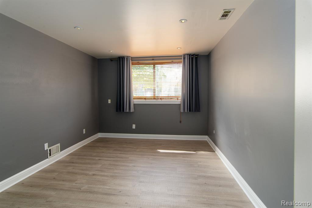 29870 West 12 Mile Road, Unit 704 Farmington, MI 48334 - Photo 13 of 16
