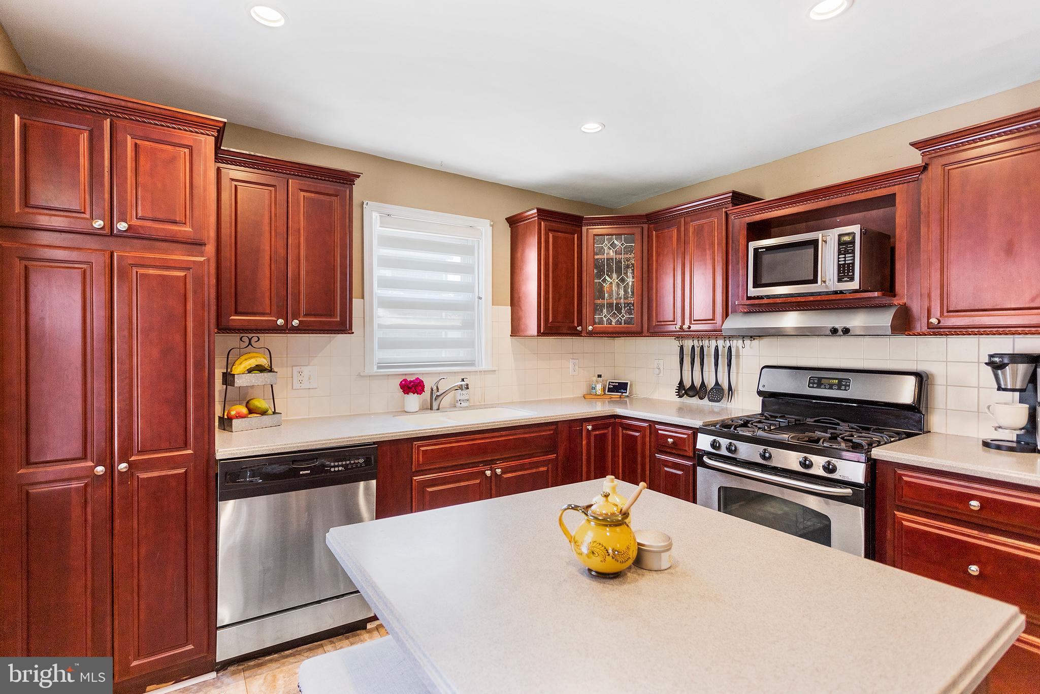 211 Maple Road Wallingford, PA 19086 - Photo 9 of 33