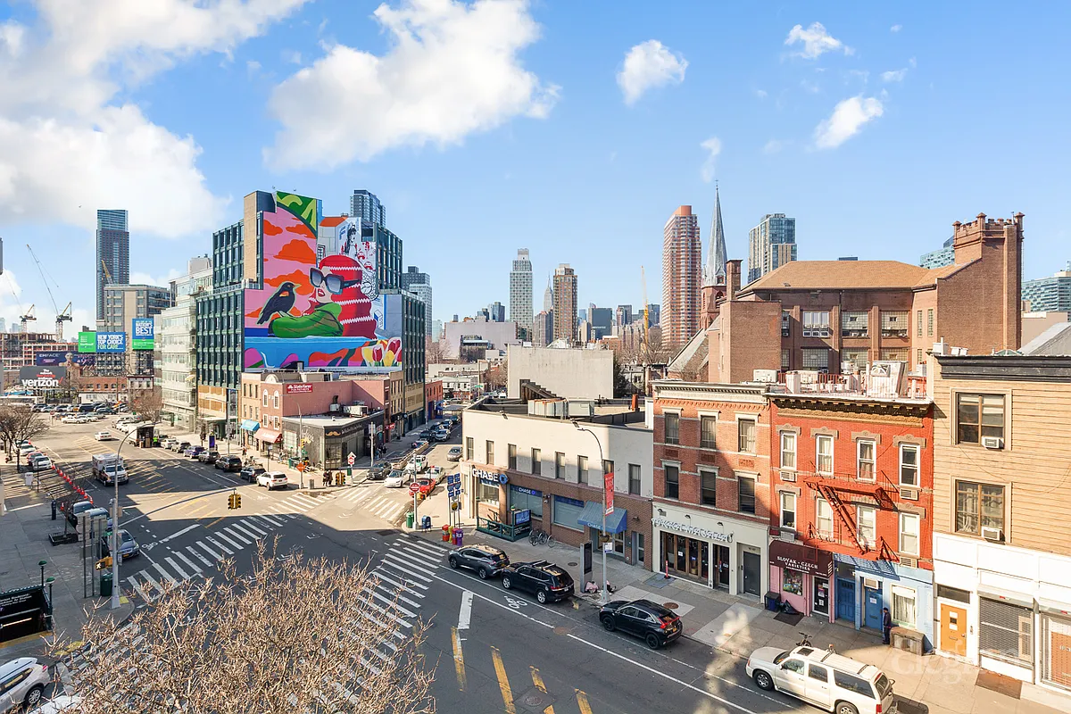 10-64 Jackson Avenue, Unit 4B Queens, NY 11101 - Photo 8 of 10 a city view