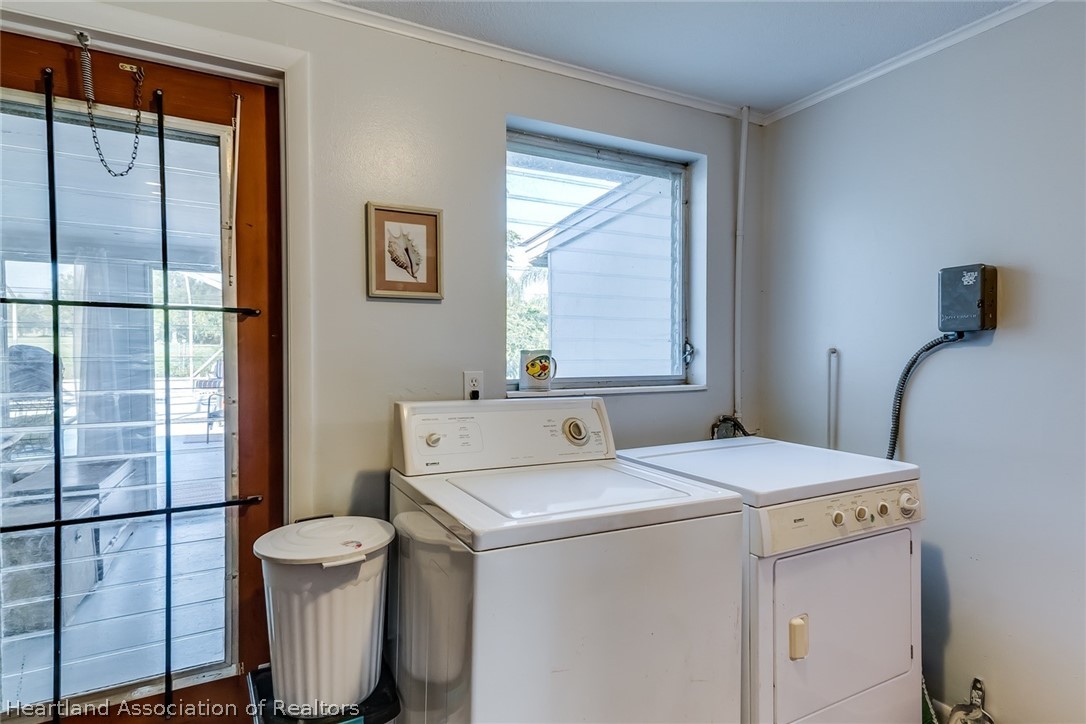 3264 Golfview Road Sebring, FL 33875 - Photo 18 of 27 a utility room with dryer and washer